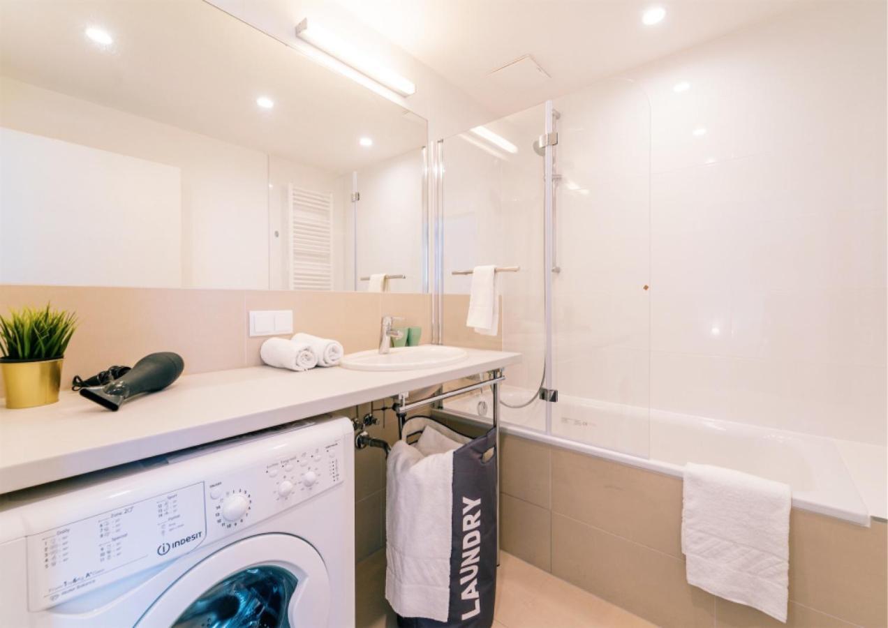 Balcony Apartment, 1 Min To Metro, Perfect For Long Stay Виена Екстериор снимка